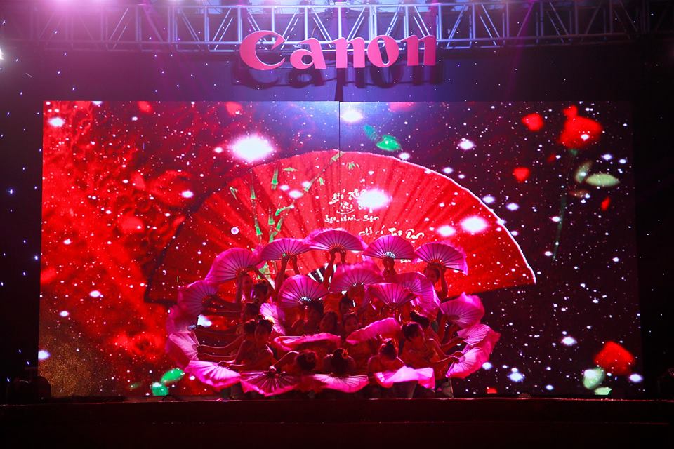 Tiết mục đoạt giải nhất trong Phần thi văn nghệ của Canon Night 2016 - Múa quạt