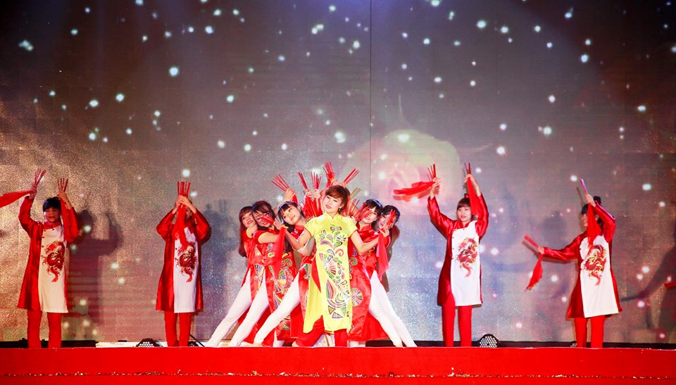 Tiết mục đoạt giải Nhì - Phần biểu diễn văn nghệ của các cô gái Canon đầy tài năng